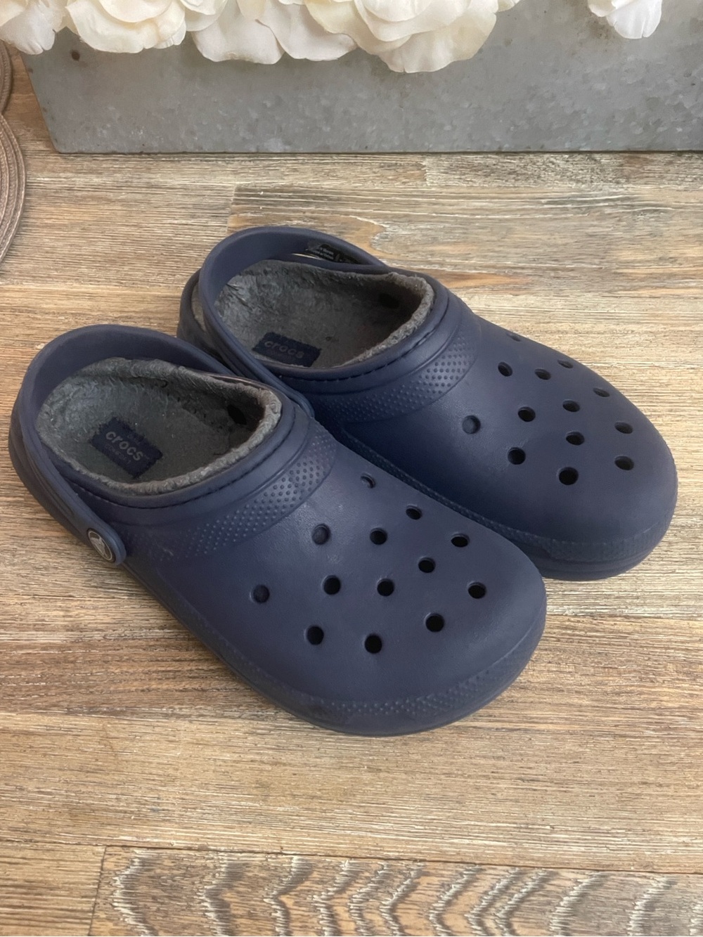 CROCS Kids Classic Clog with Fuzzy Lining in Navy Blue
